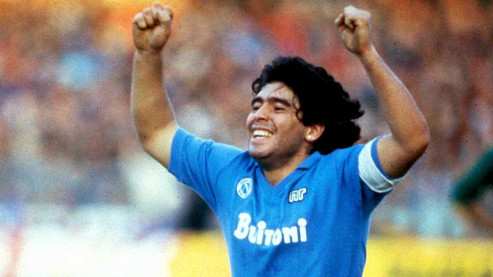 Dolor transformado en mural: artistas homenajean a Maradona en Argentina