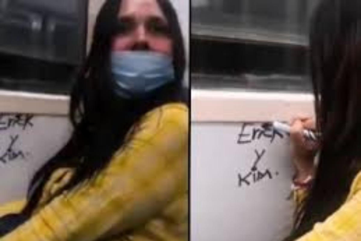 Captan a mujer rayando vagón del Metro, ella lo amenaza con demandarlo; la apodan Lady rayones