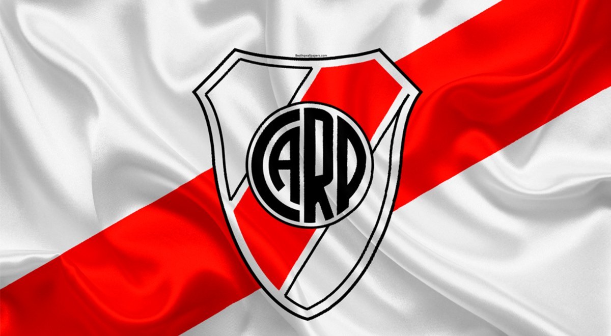 River Plate de Argentina presenta nuevo campo de juego tras 11 meses de obra