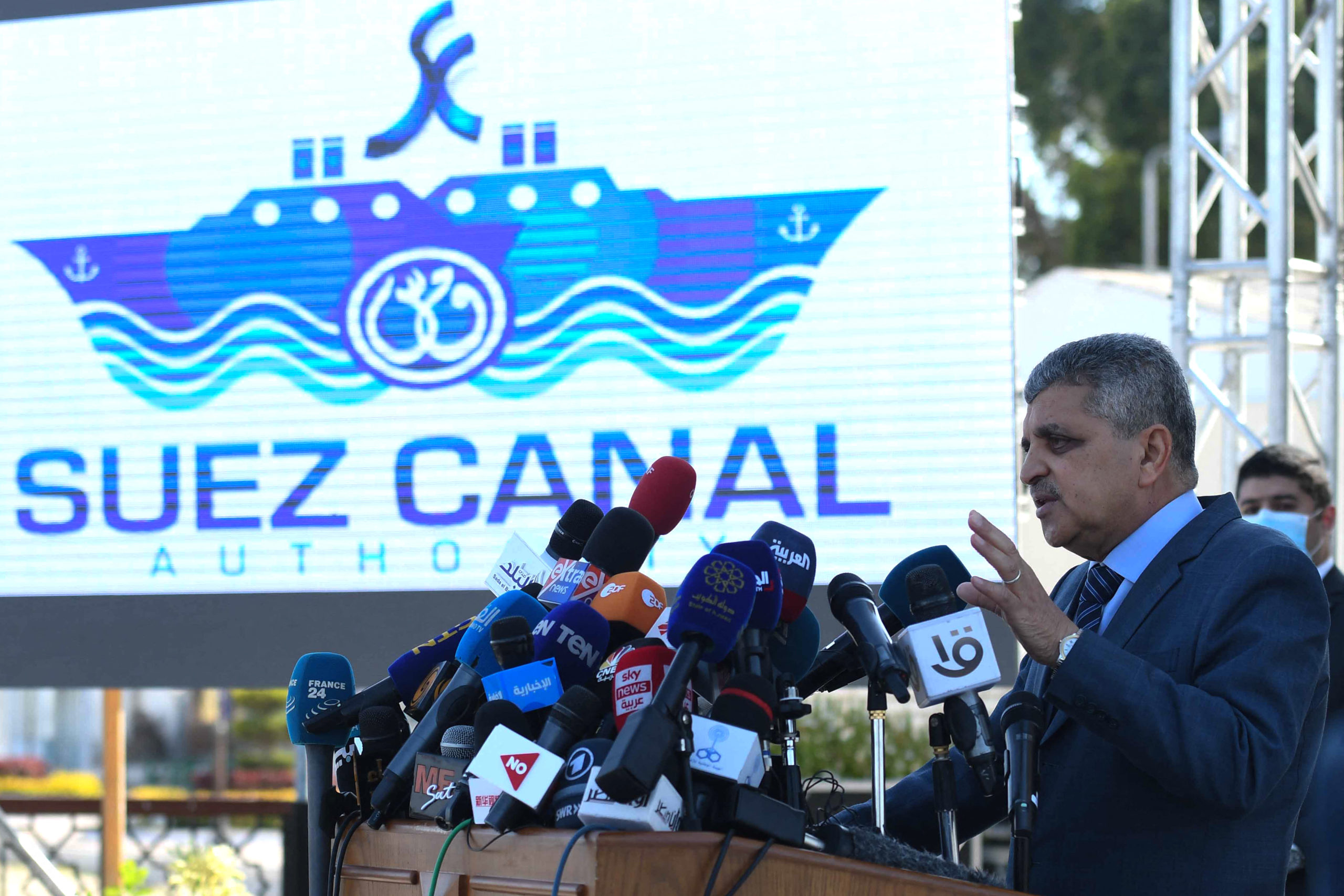 El buque encallado en el Canal de Suez podría ser reflotado la “próxima semana”