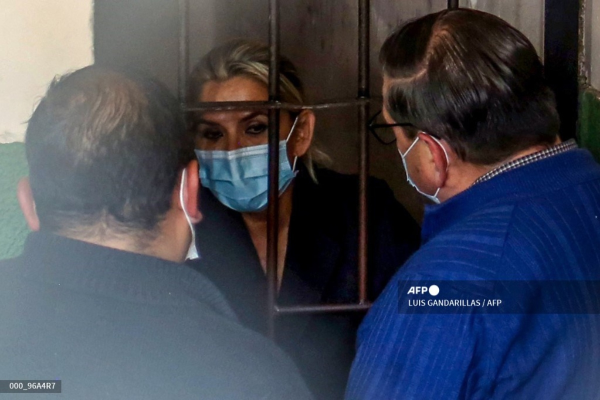 Juez autoriza trasladar a la expresidenta Áñez de la cárcel a una clínica