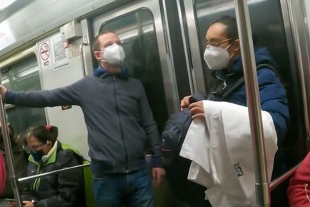 Ricardo Anaya viaja en combi y Metro; lo tunden en redes (+video)
