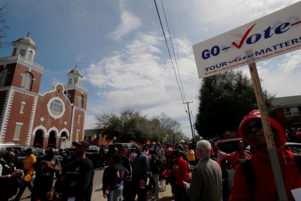 Biden conmemora aniversario de Selma con decreto para ampliar acceso al voto