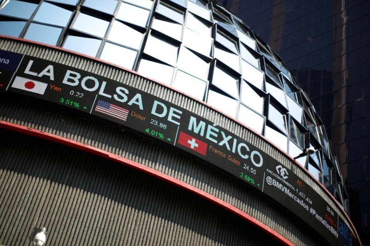 Bolsa mexicana gana en línea con Wall Street; perfila avance semanal