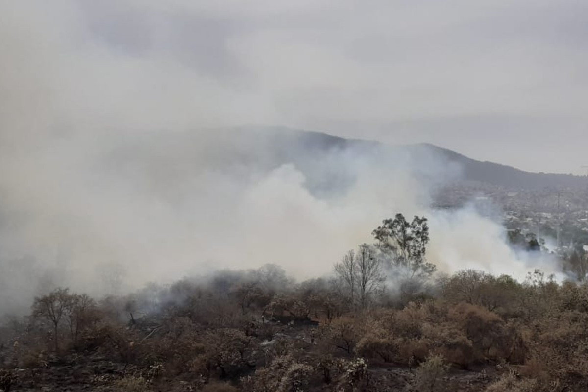 Se reaviva incendio en Fuentes del Pedregal