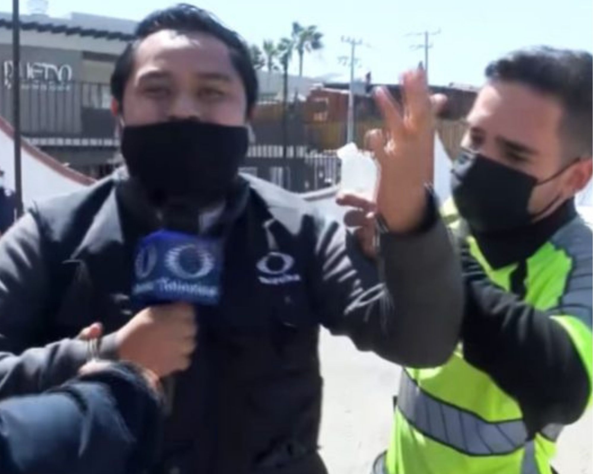 Policías arrestan a reportero en Tijuana mientras cubría vacunación contra Covid-19