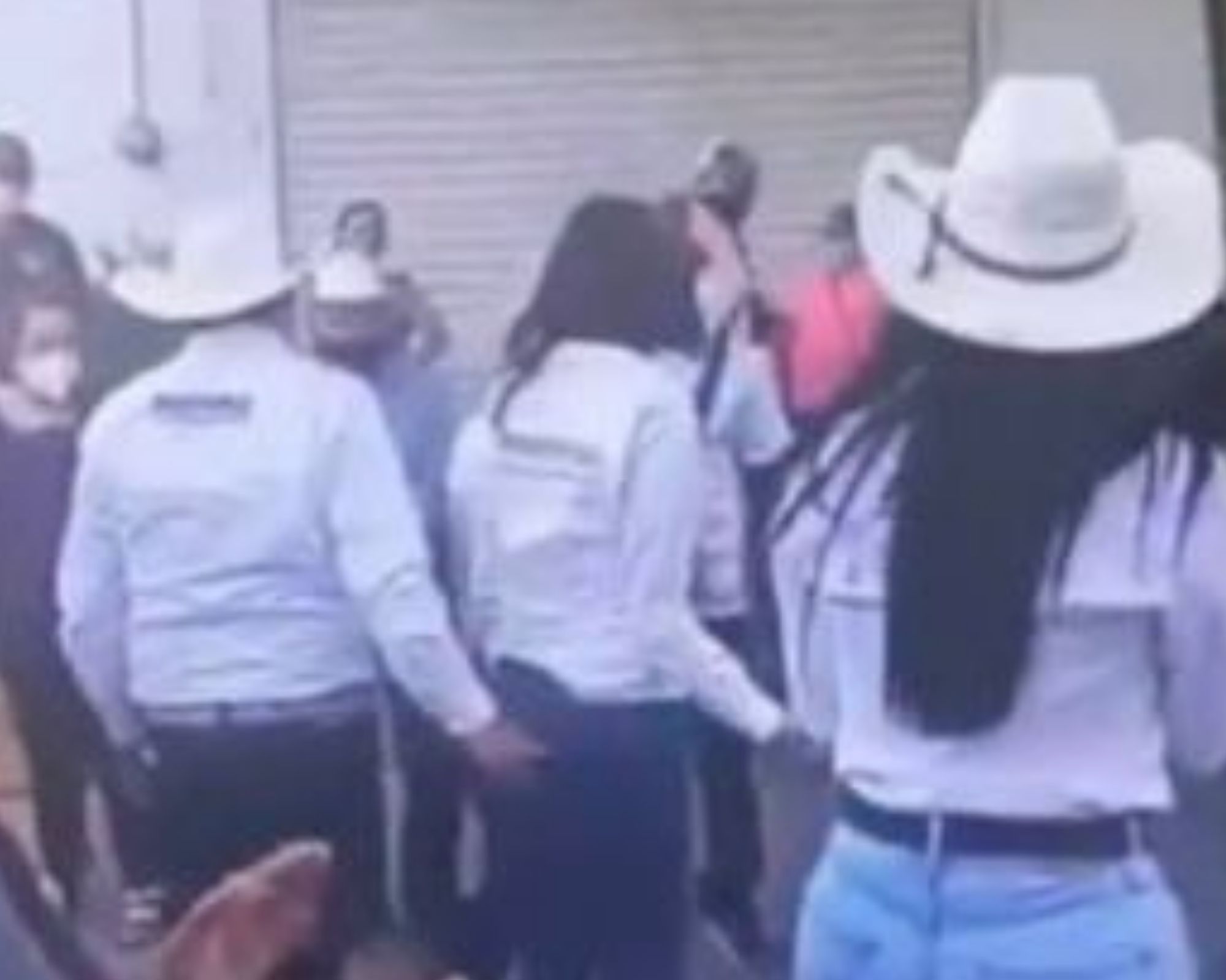 Captan a candidato David Monreal tocando indebidamente a su compañera Rocío Moreno
