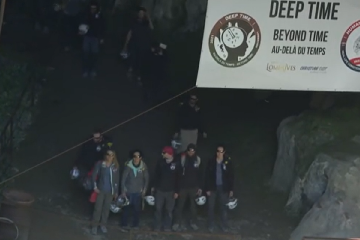 Tras 40 días, salen de cueva en Francia 15 personas confinadas para experimento