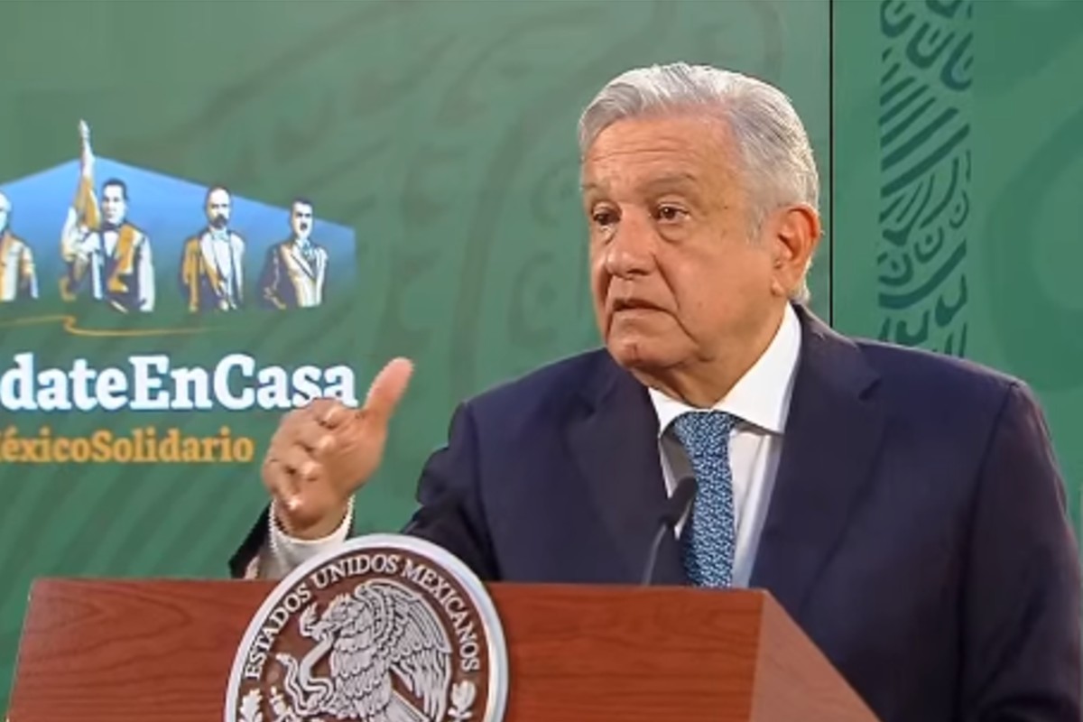 AMLO celebra fusión de Televisa y Univisión