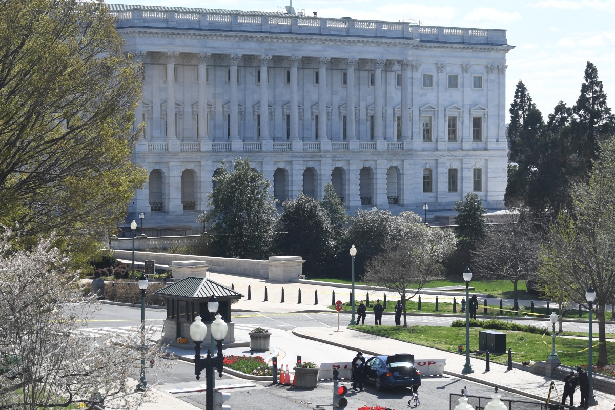 Policía muere en ataque con vehículo en un acceso al Capitolio de EU