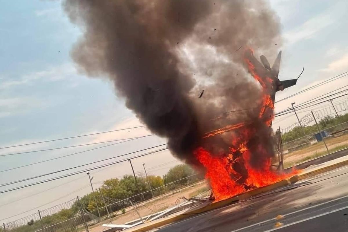 Cae helicóptero cerca de campo militar en Apodaca, Nuevo León