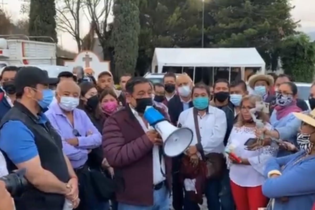 Salgado Macedonio sale en caravana hacia el INE; impugnará cancelación de candidatura