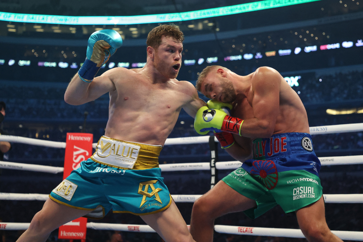 Saúl ‘Canelo’ Álvarez doblega a Saunders ante más de 73 mil aficionados