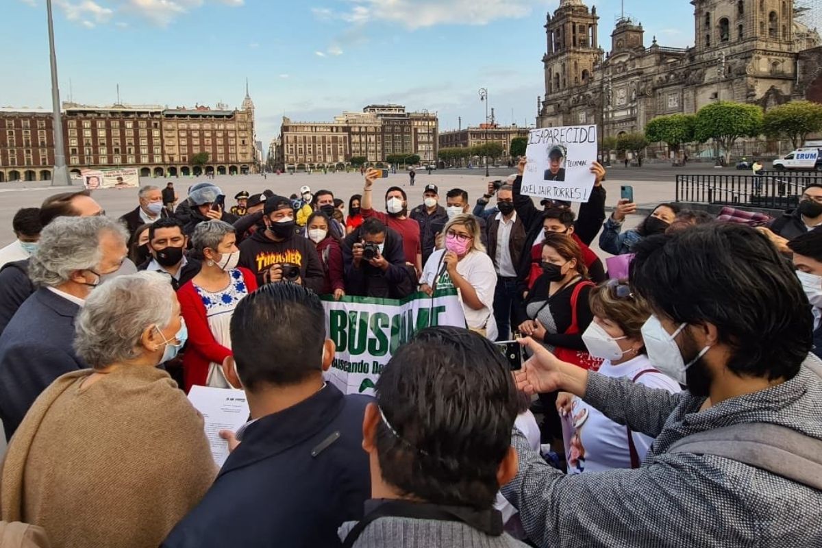 Madres de desaparecidos protestan afuera de Palacio Nacional