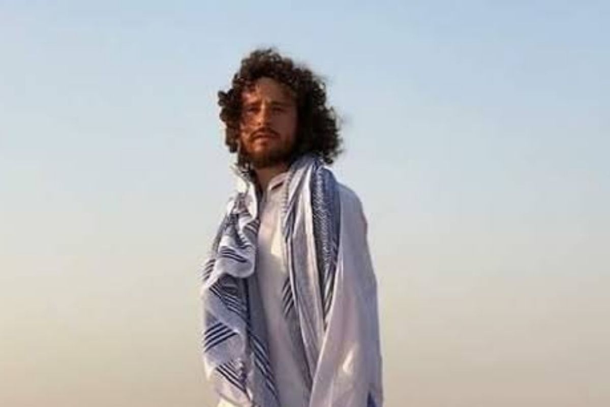 “Ya traigo el chip 5G”: Luisito Comunica recibe críticas tras vacunarse contra Covid-19 en EU