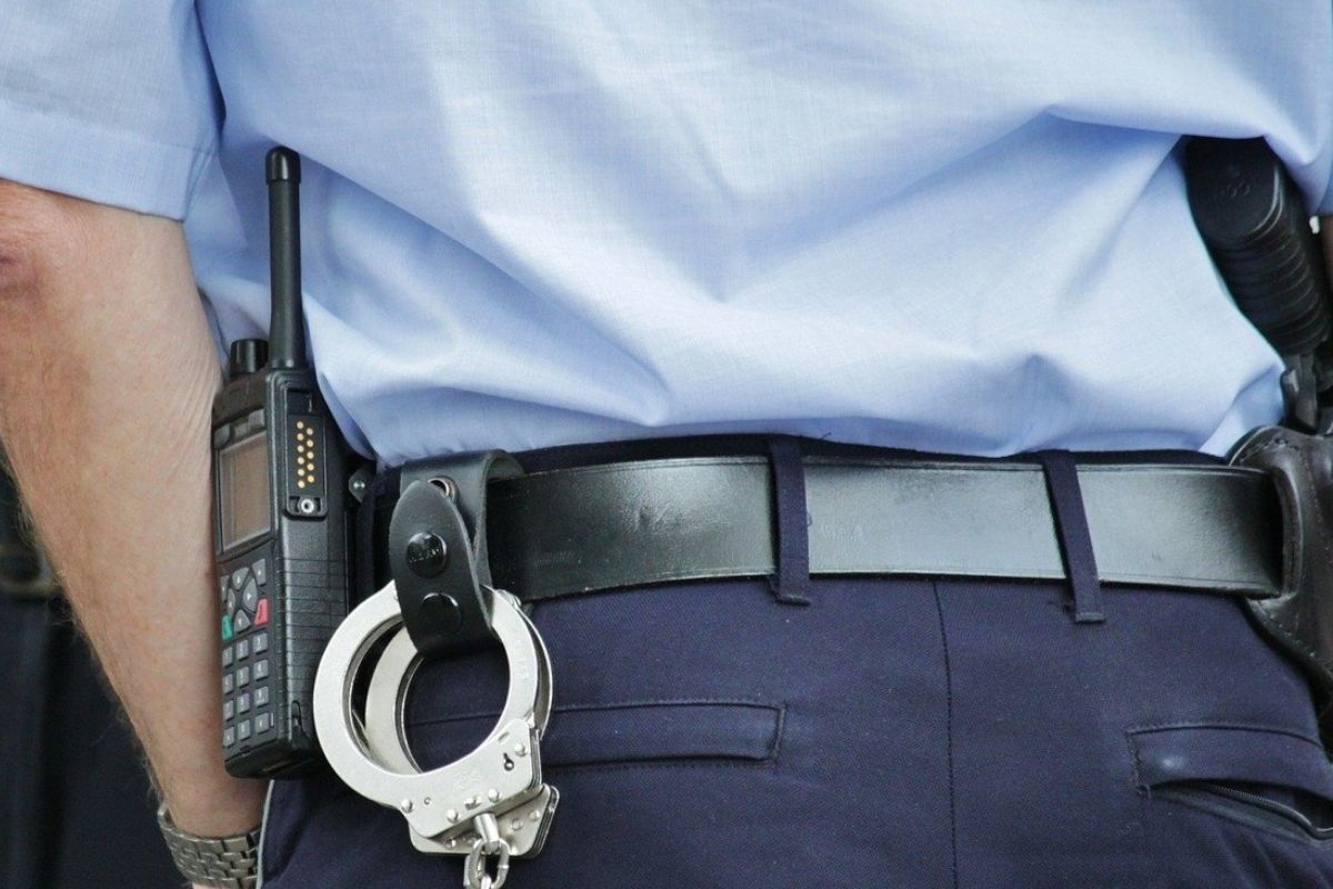 Policías matan a tiros a un sujeto que amenazaba con un cuchillo a la madre de sus hijos