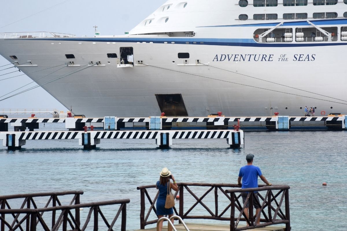 Reciben con mariachis al primer crucero que llega a Cozumel tras un año de pandemia