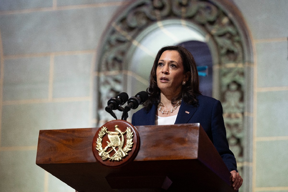 Parar flujo migrante, tema previsto para reunión entre AMLO   y Kamala Harris