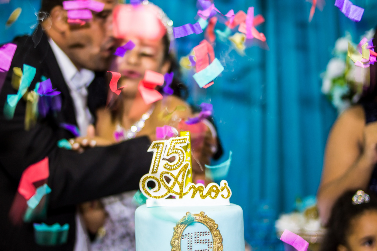 Tras fiesta clandestina, madre de quinceañera fallece por Covid-19