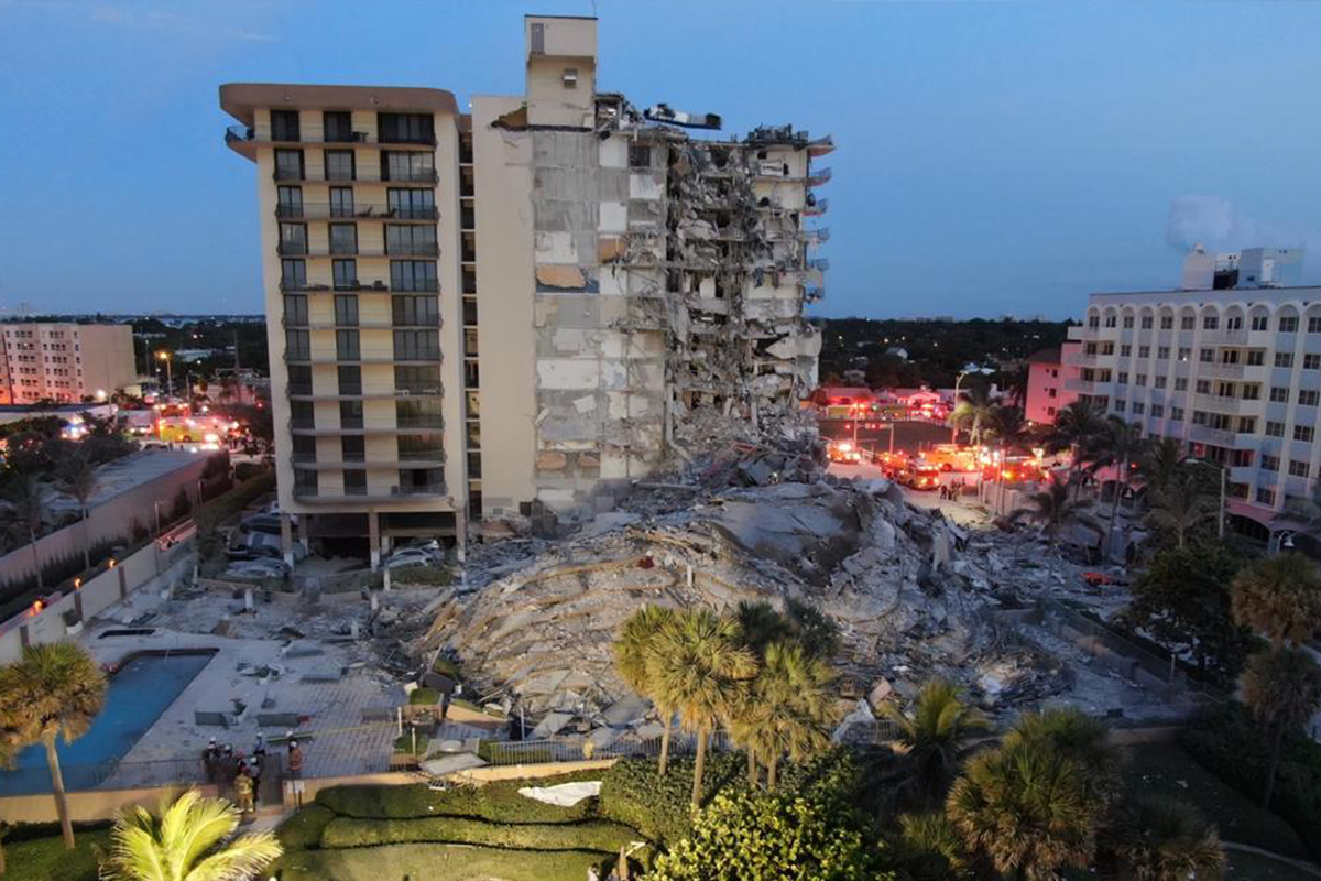 Muere persona al colapsar un edificio residencial en Florida