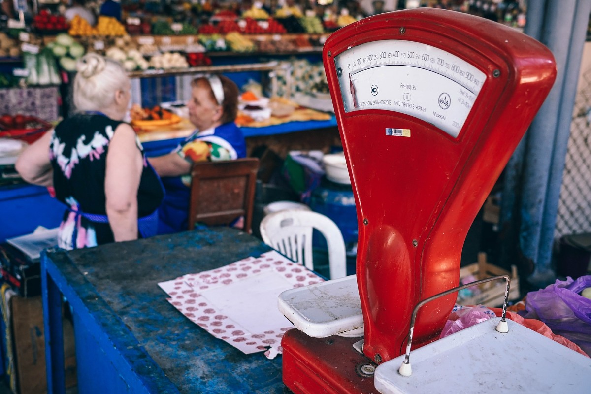 CDMX prepara apoyo económico para abuelitos empacadores en supermercados