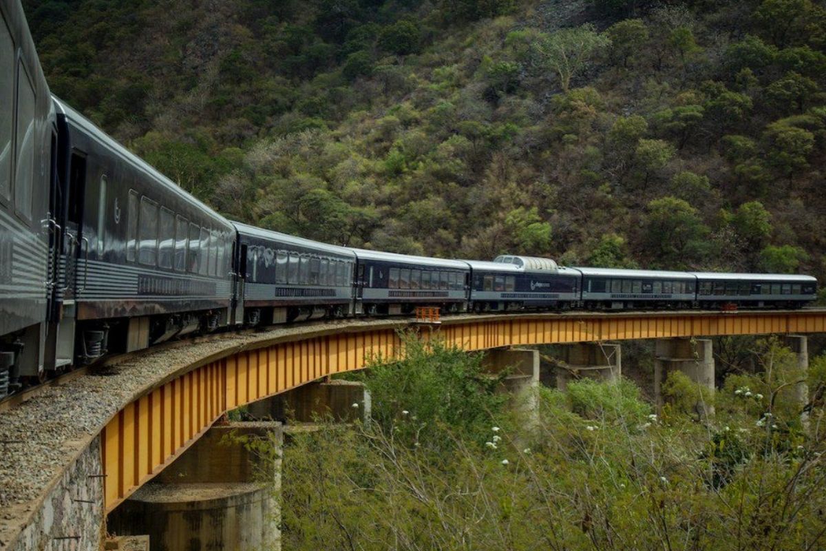 Suspenden rutas del “Chepe” por lluvias y derrumbes