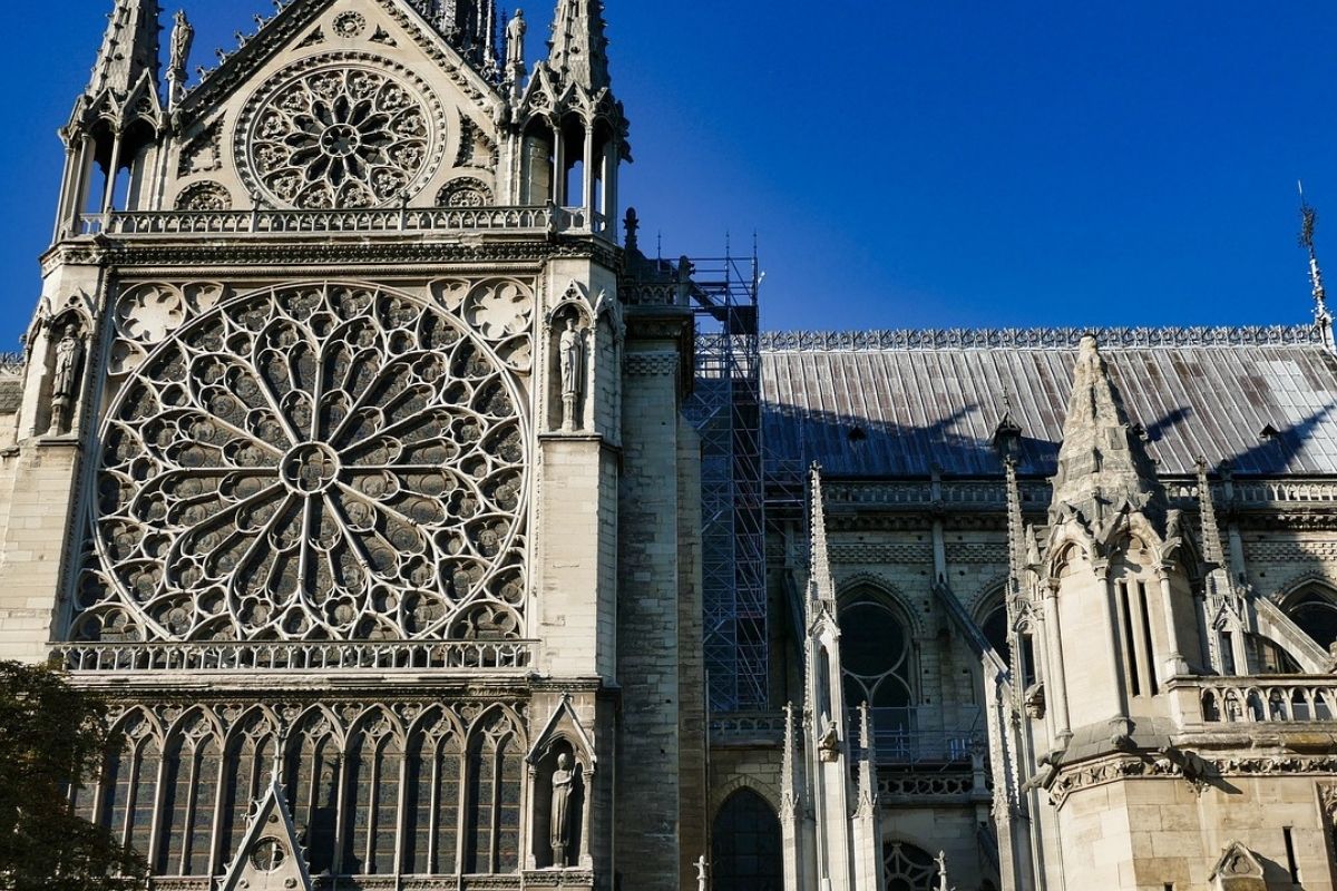 Vecinos de la catedral de Notre Dame presentan demanda por contaminación provocada tras el incendio