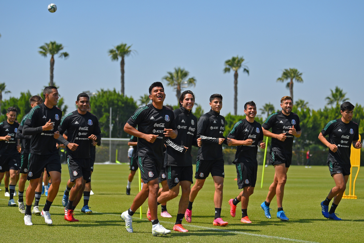 México publica lista de 23 jugadores para Copa Oro; Chicharito queda fuera
