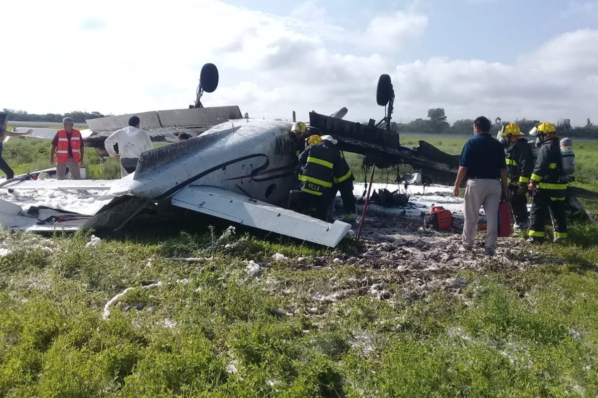 Avioneta se desploma en aeropuerto de Durango