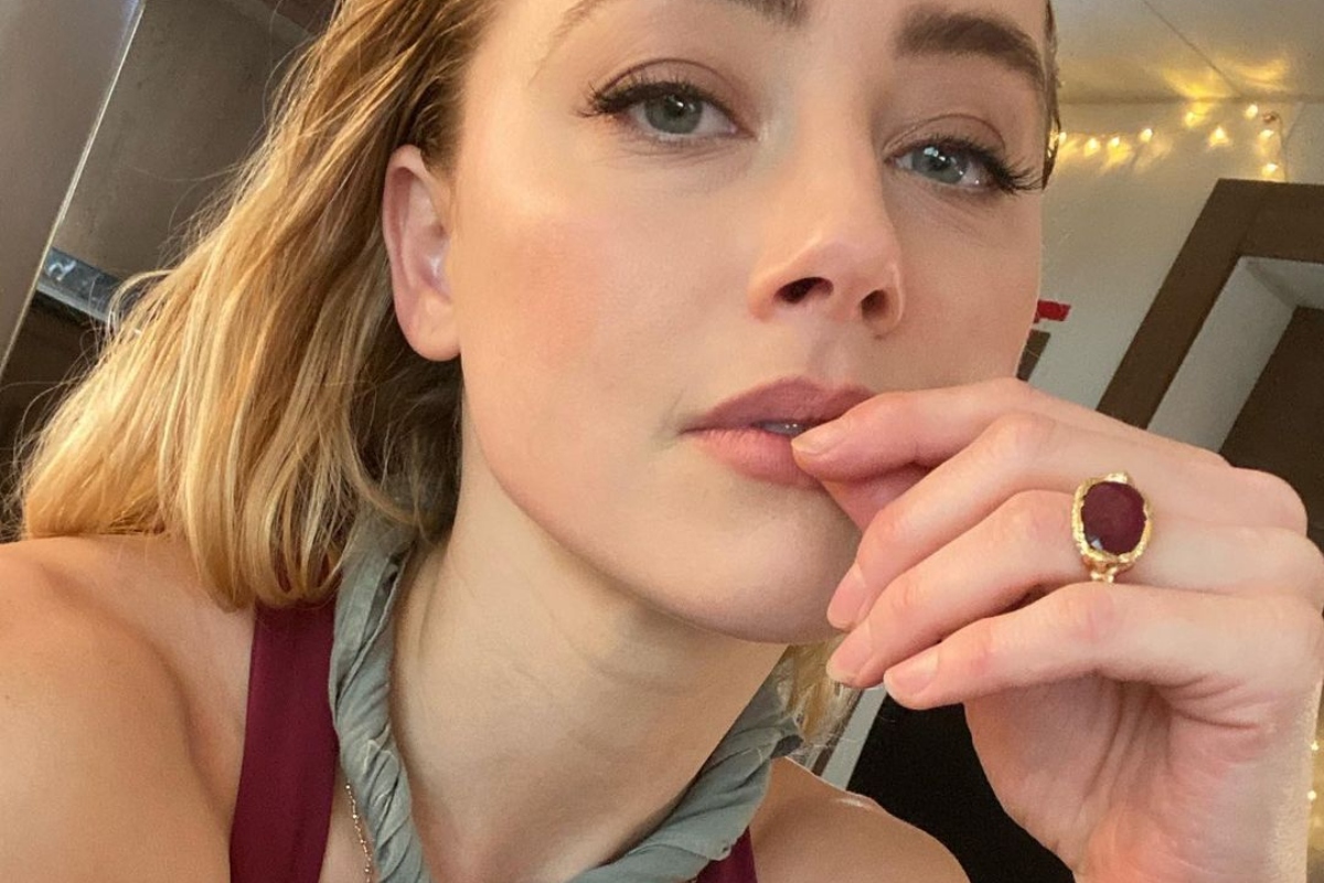 Amber Heard se convierte en madre y presume la primera foto junto a su bebé