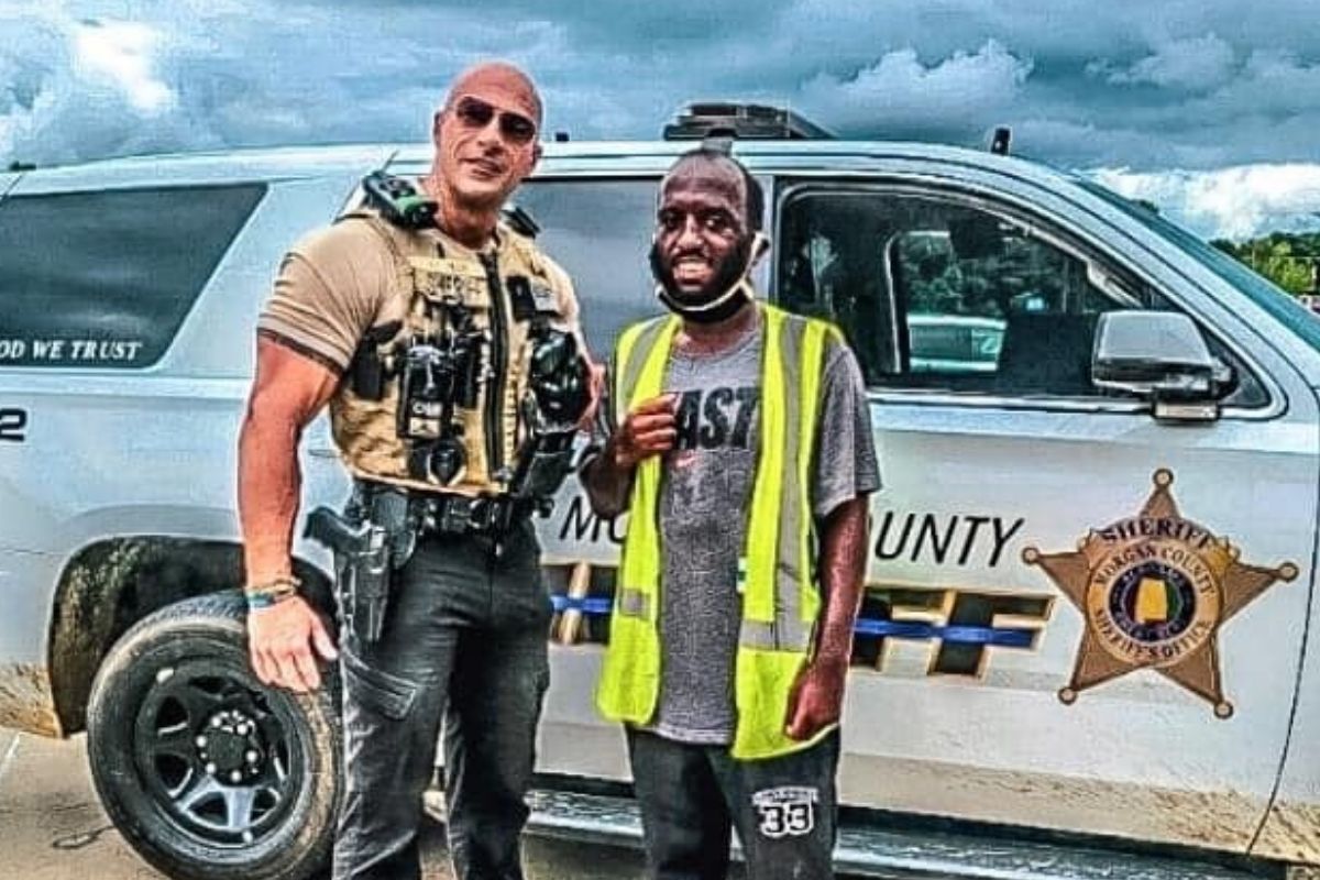 Policía se viraliza por su parecido a Dwayne Johnson, La Roca