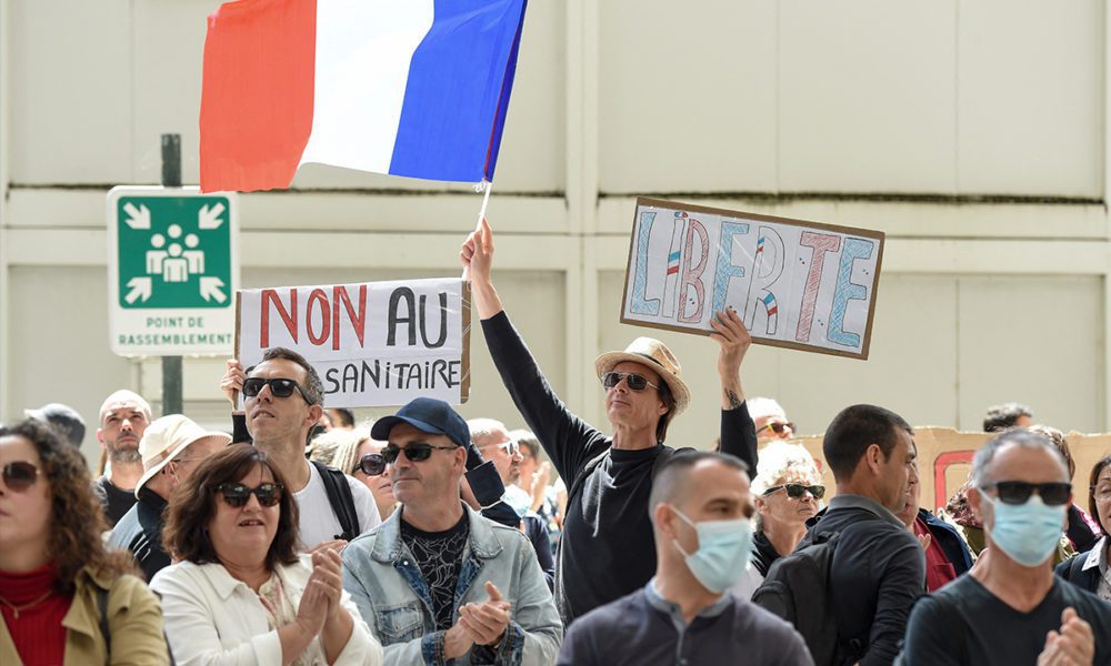 Marchas en Francia por cuarta semana seguida contra medidas anticovid-19