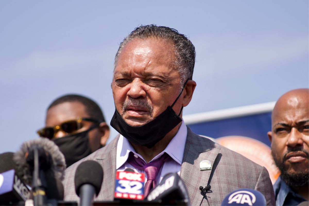 Hospitalizan al activista Jesse Jackson y a su esposa por Covid-19