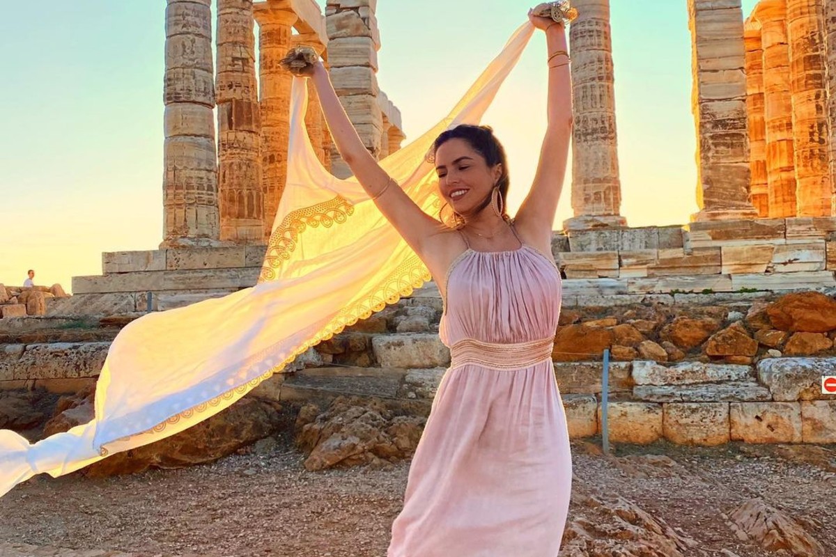 ¡Karla Díaz y su esposo, expulsados del Templo de Poseidón en Grecia!