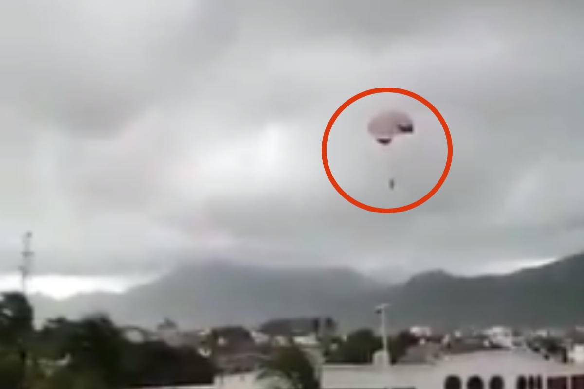 Mujer vuela por los aires tras romperse cuerdas de parachute en Puerto Vallarta