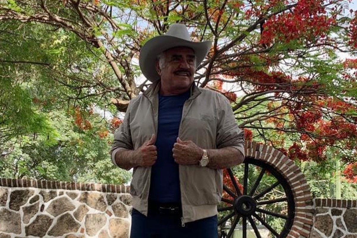 Vicente Fernández continúa con rehabilitación física y pulmonar: Reporte médico