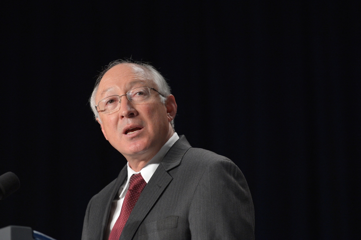 Nombran a Ken Salazar como nuevo embajador de EU en México