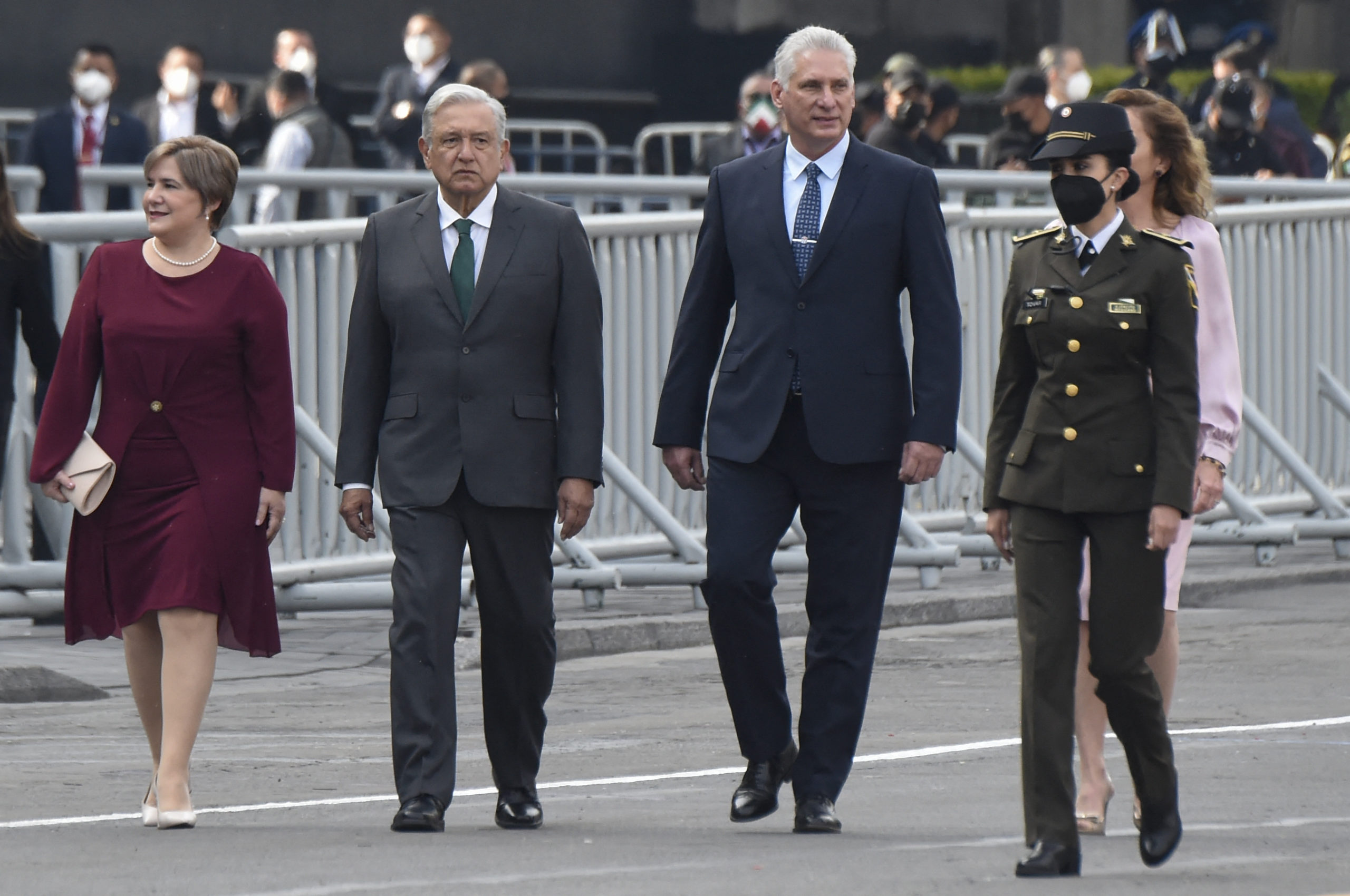 Protestan frente a Embajada de Cuba en México por la visita del presidente Díaz Canel