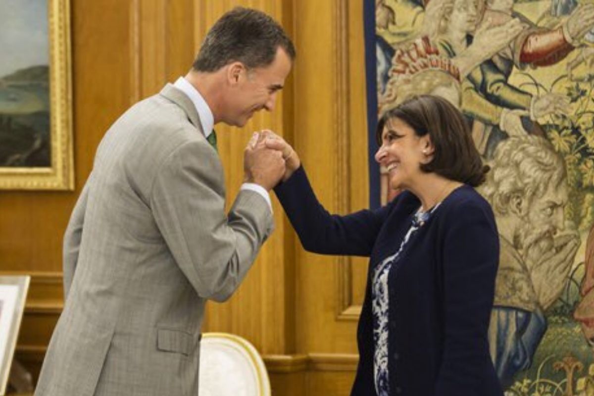 La alcaldesa de París se lanza a la carrera por presidir Francia