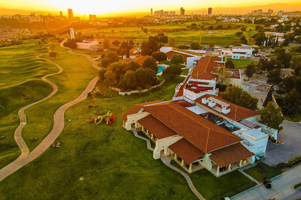 ¿En qué siglo estamos? Bar de Club Campestre de Querétaro prohíbe la entrada a mujeres