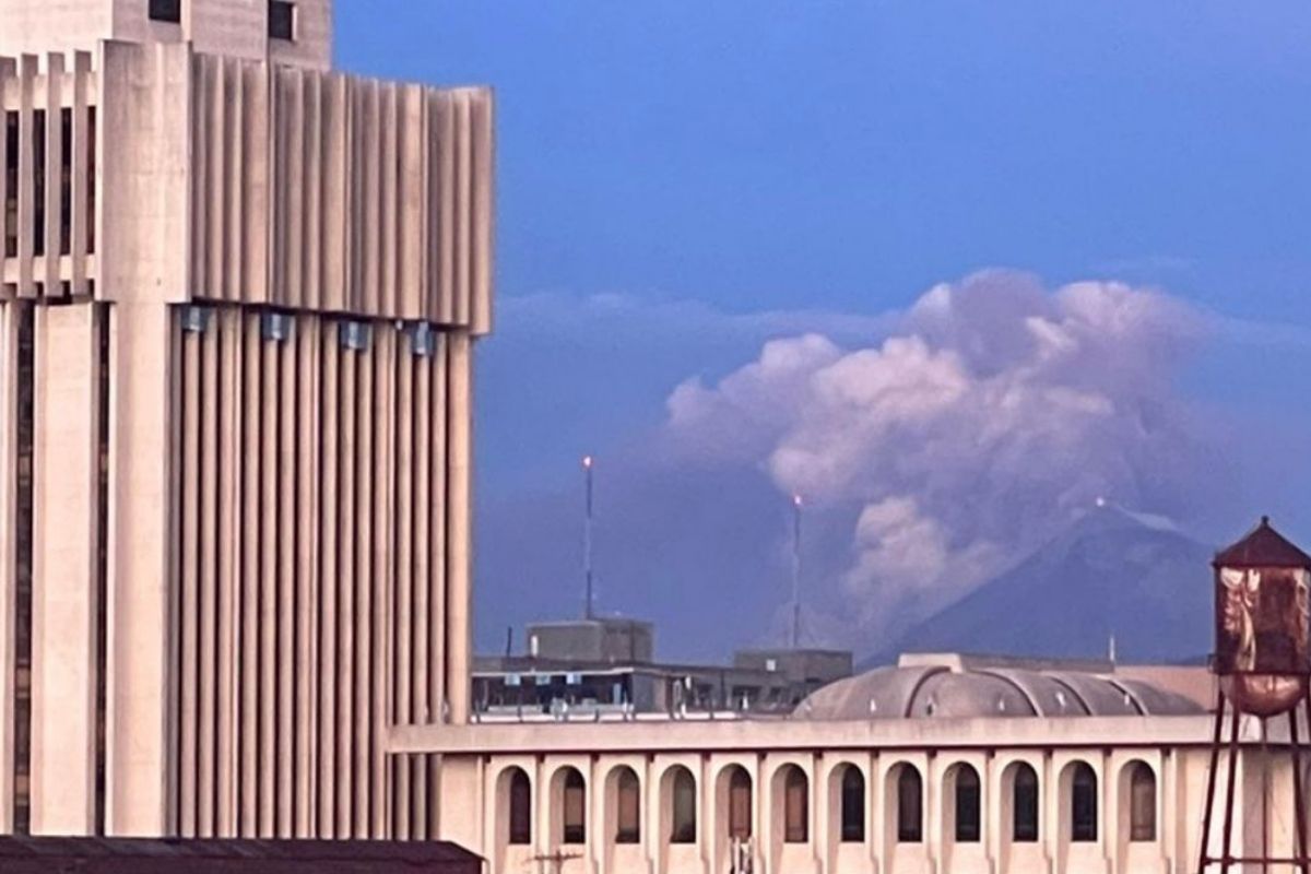 Volcán de Fuego entra en erupción en Guatemala