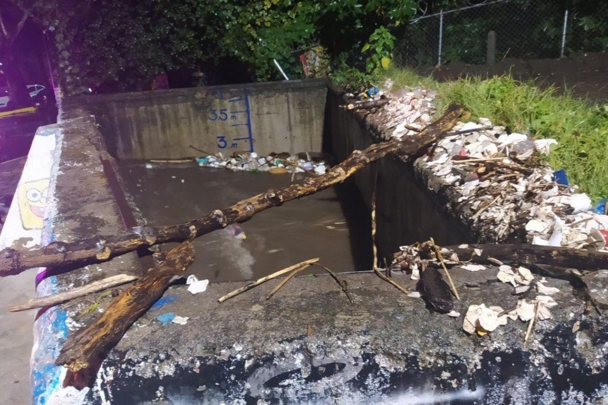 ¡Por fuertes lluvias! Se desborda Río San Buenaventura en la alcaldía Xochimilco