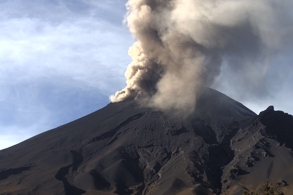 Popocatépetl registra 130 exhalaciones y explosiones en las últimas 24 horas