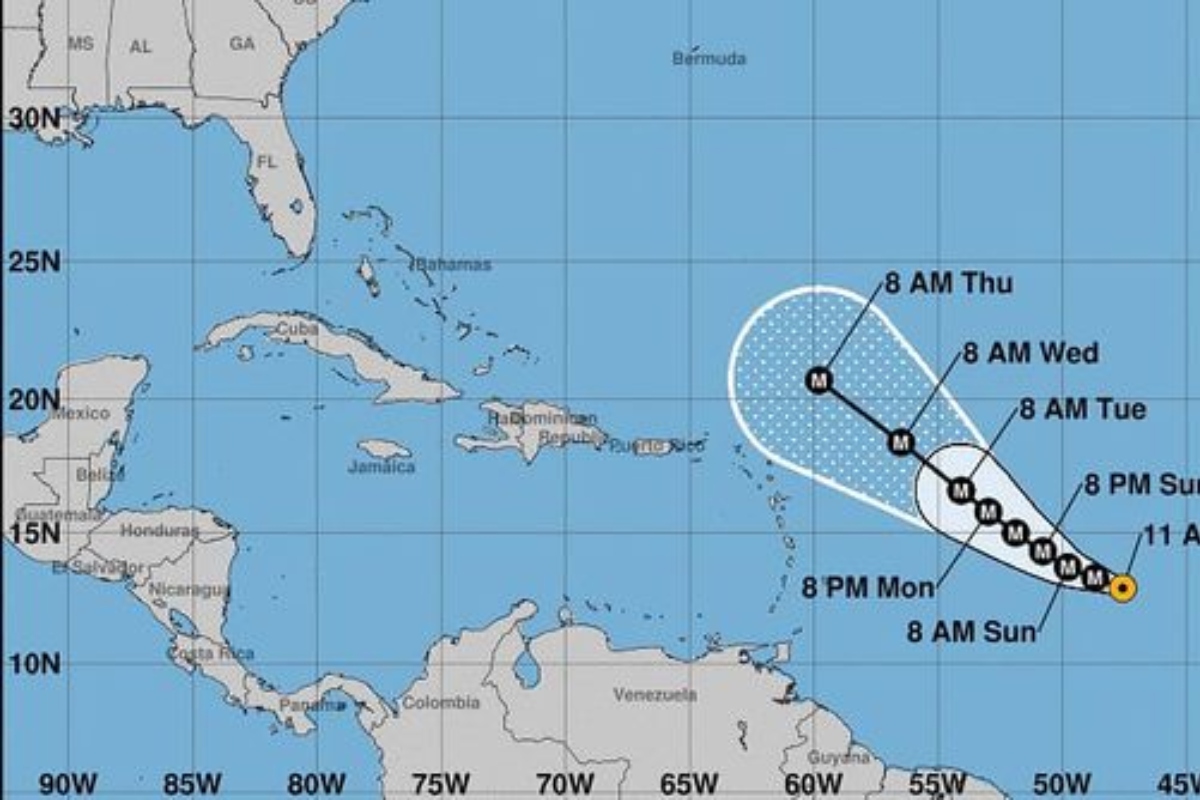 Huracán Sam se intensifica a categoría 3 en su paso por el atlántico