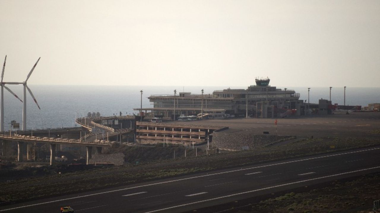 Aeropuerto de La Palma vuelve a cerrar por nube de cenizas