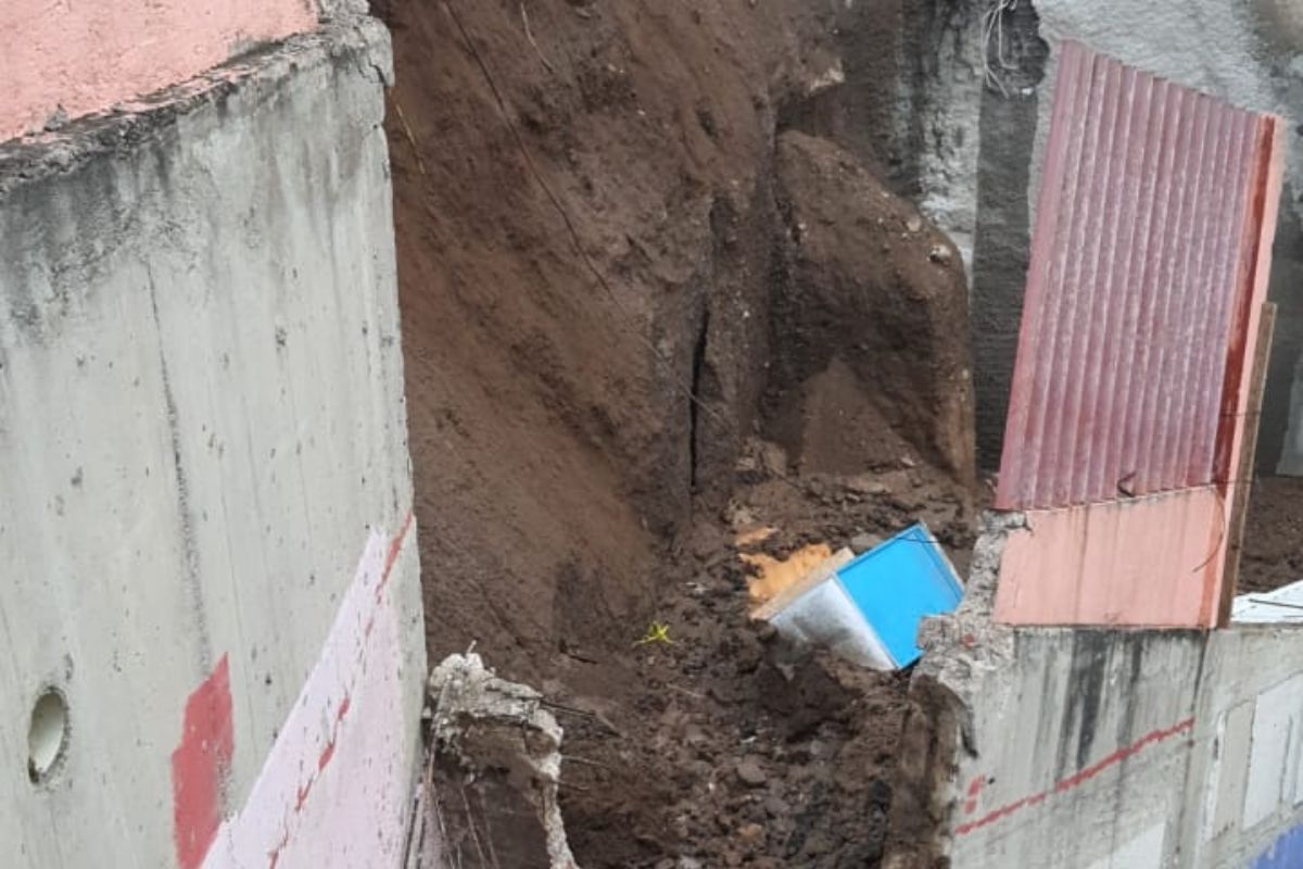 Se registra deslave, ahora en Lomas del Chamizal, Cuajimalpa