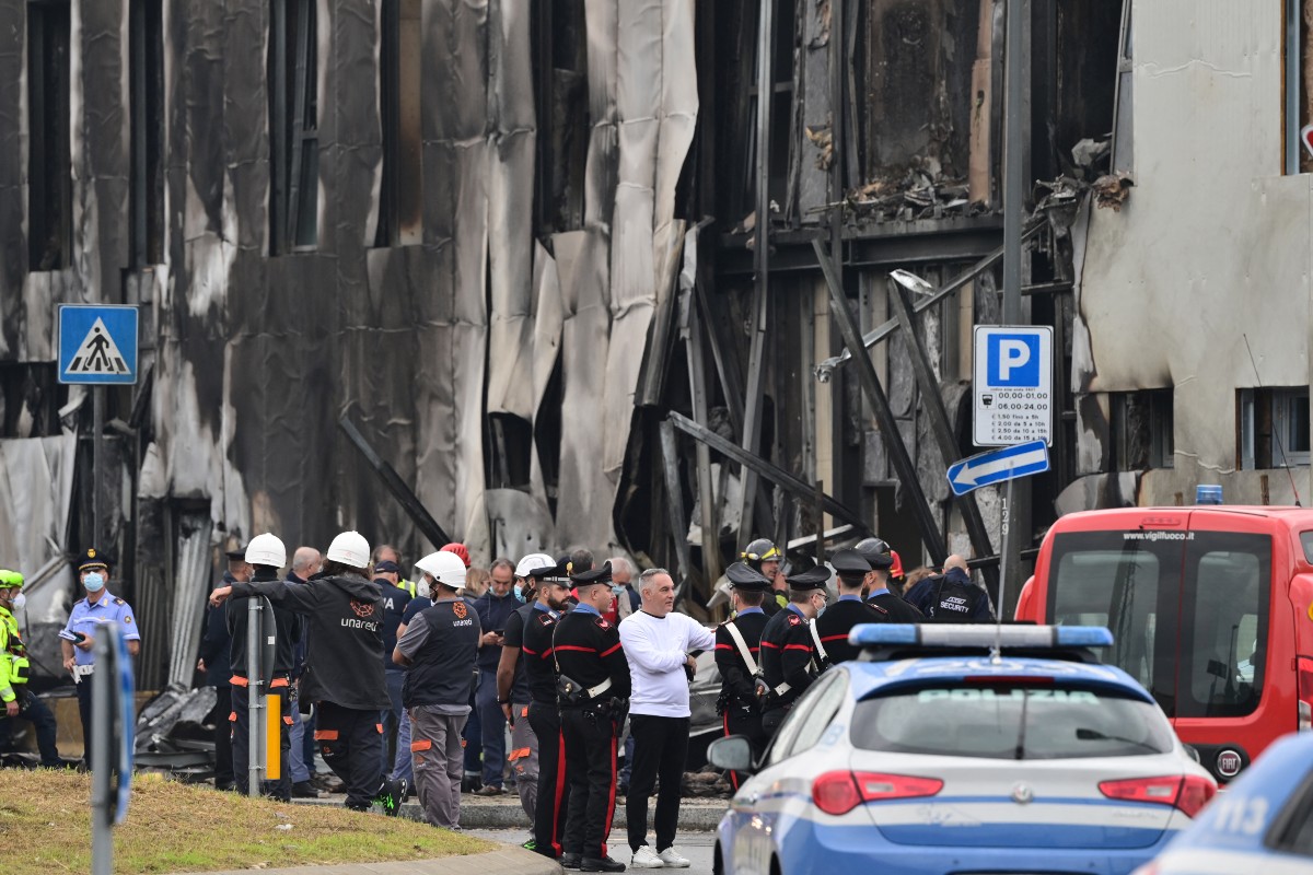 Al menos ocho personas mueren en choque de avioneta con edificio de Milán