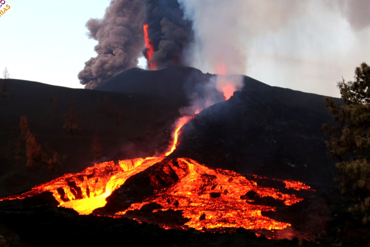 Volcán de La Palma cumple un mes con erupciones