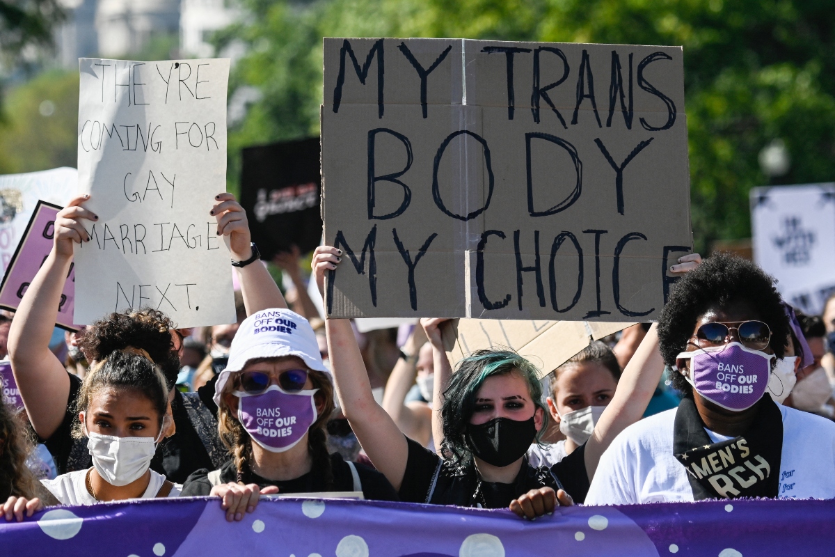 Estadounidenses se manifiestan en las calles en defensa del aborto