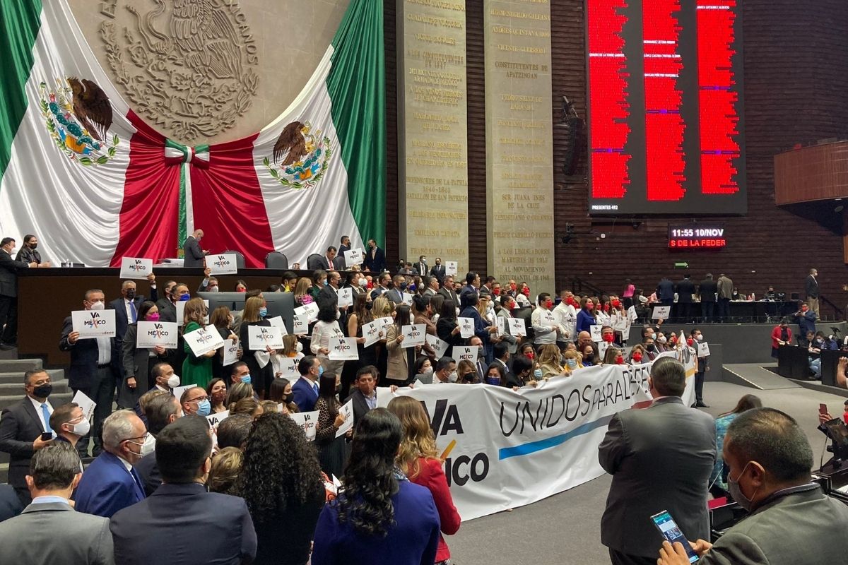 Diputados arrancan primera batalla por Presupuesto 2022 con pancartas de protesta